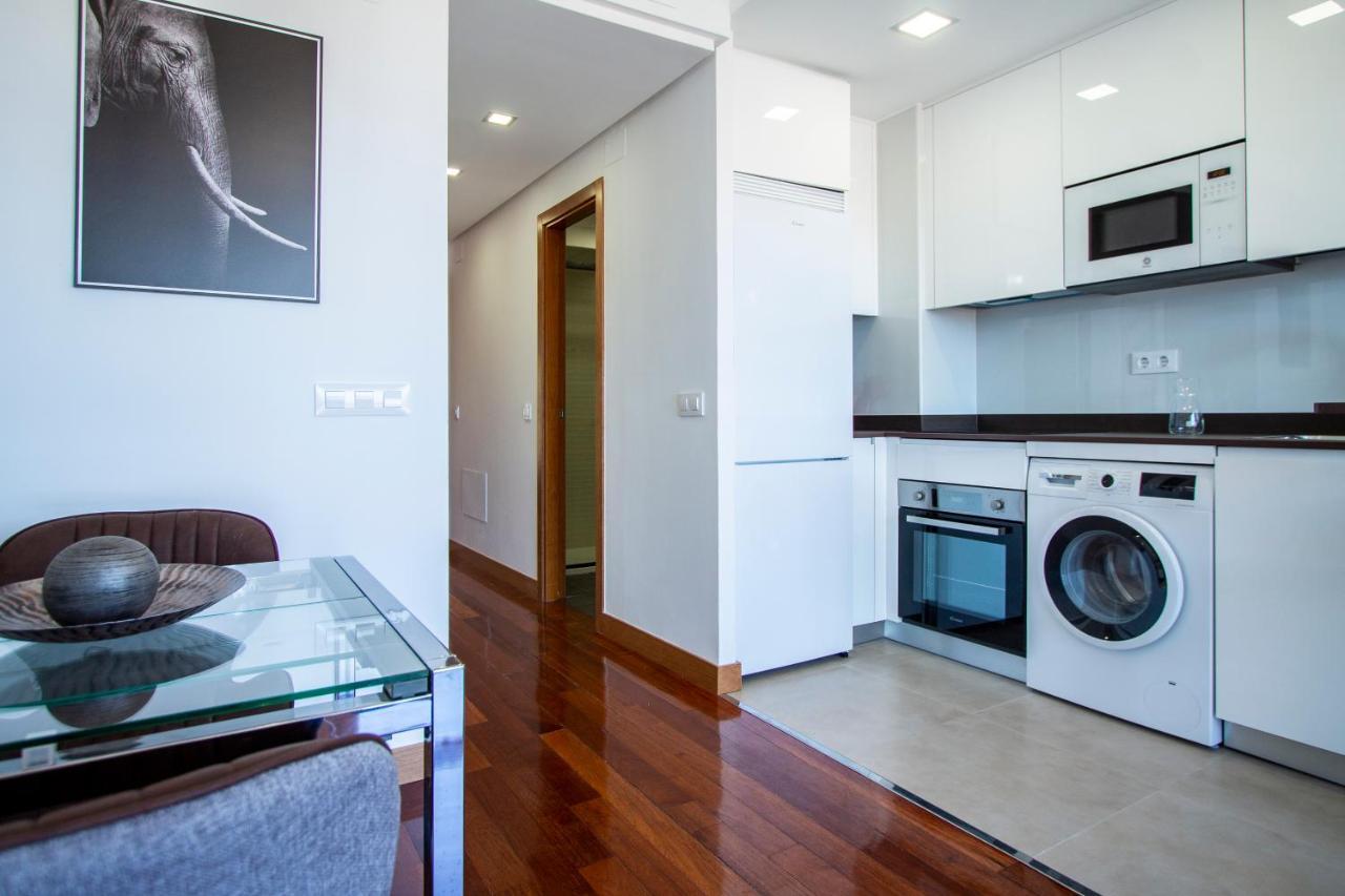 Apartamentos Castilla Luz Business Madrid Exterior photo